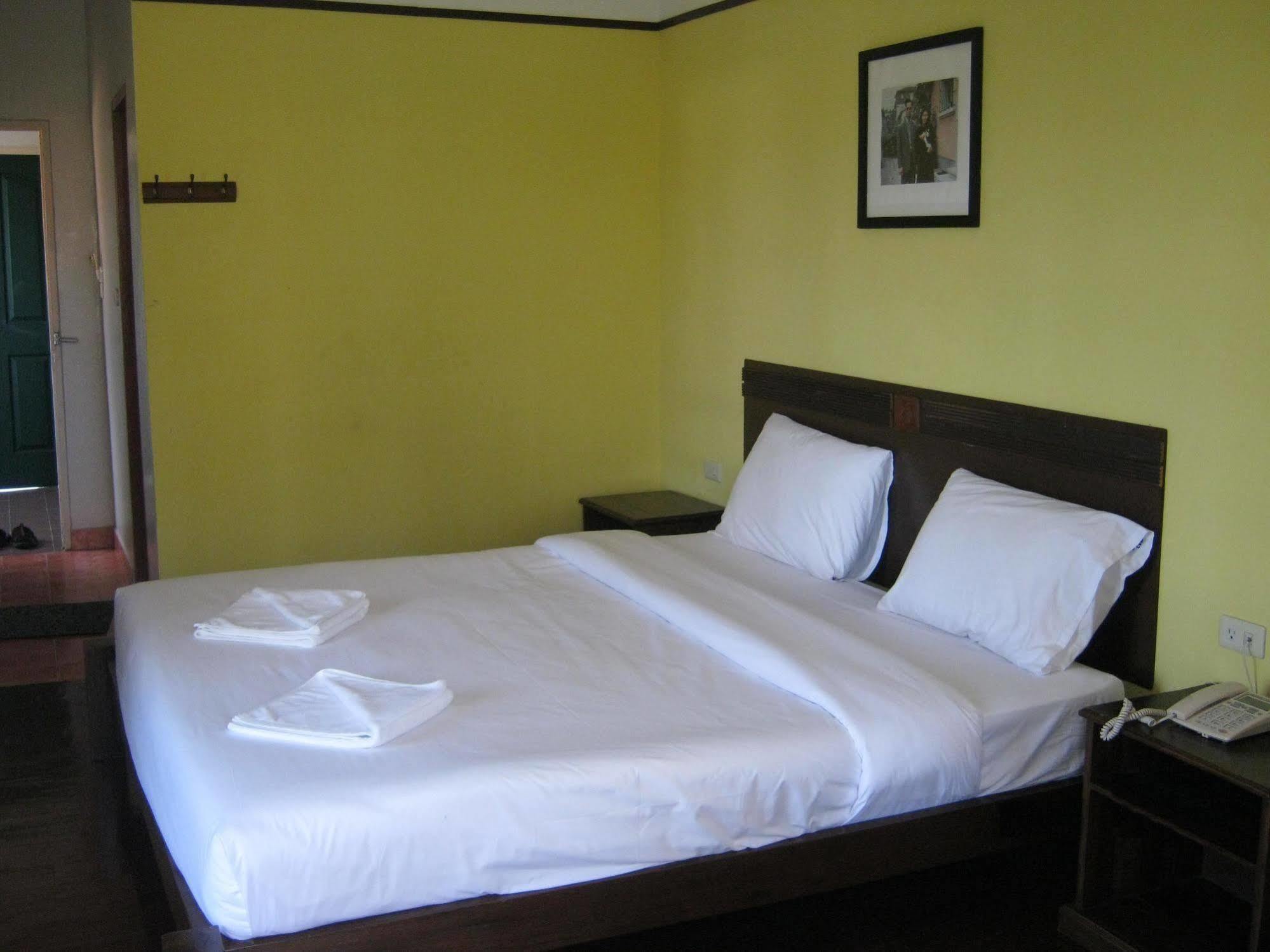 Baan Talay Hotel Патая Екстериор снимка